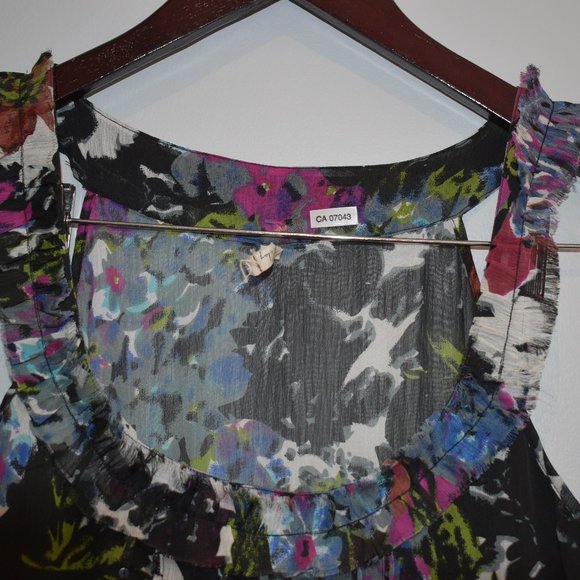 Willow & Clay Floral Sequin Tunic Size Medium - Picture 2 of 5